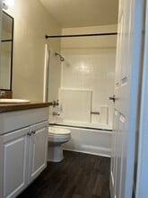 5530 Owensmouth Ave, Unit 113 in Woodland Hills, CA - Building Photo - Building Photo