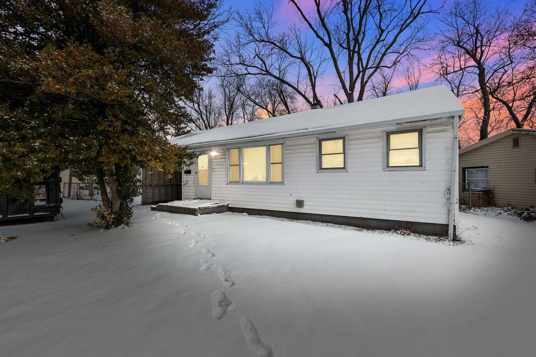 8433 1st St in St. Louis, MO - Foto de edificio