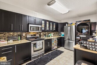 5904 Mt Eagle Dr in Alexandria, VA - Building Photo - Building Photo