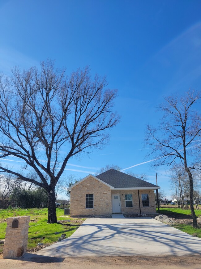 201 Garfield St in McGregor, TX - Building Photo - Building Photo