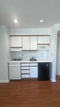 5705 SW 72nd Ave in Miami, FL - Building Photo - Building Photo