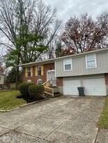 5847 Lakeland Dr in Indianapolis, IN - Building Photo