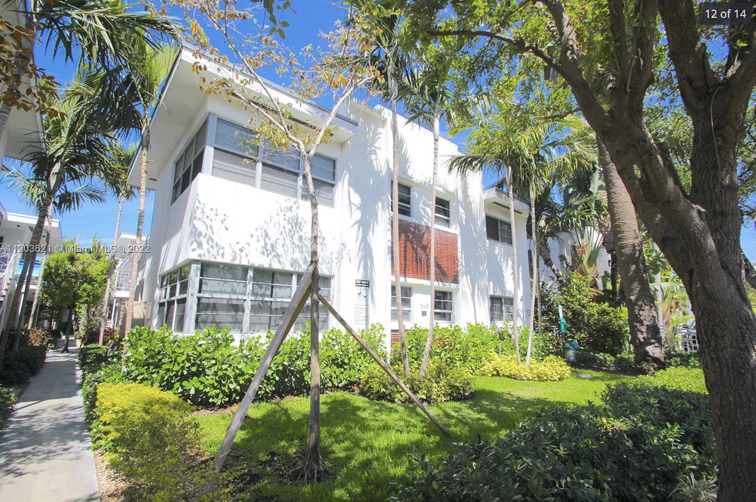 1560 Pennsylvania Ave, Unit 214 in Miami Beach, FL - Building Photo