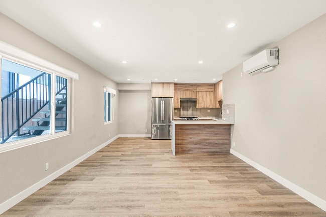 1307 Tamarind Ave