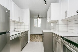 Oliver Place in Edmonton, AB - Building Photo