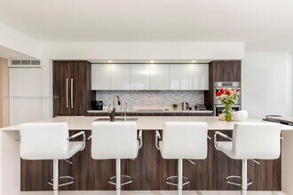 488 NE 18th St, Unit 488 NE 18th St # PH01 in Miami, FL - Building Photo - Building Photo