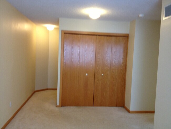1986 Jan Echo Trail in Eagan, MN - Building Photo - Building Photo