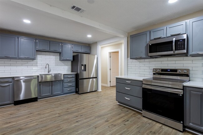 property at 840 Red Oak Ct