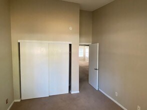 5709 Palma del Sol Way in Las Vegas, NV - Building Photo - Building Photo