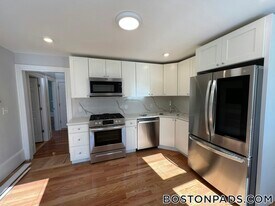 3 Mossland St, Unit 3 in Somerville, MA - Building Photo