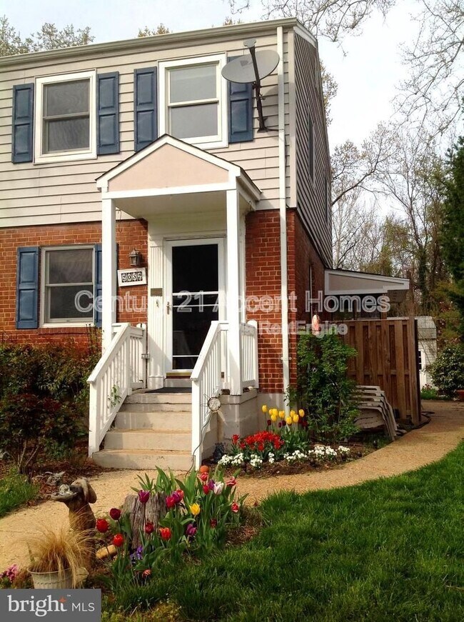2032 Arlington Terrace in Alexandria, VA - Building Photo - Building Photo