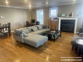 144 Calumet St, Unit 140-3 in Boston, MA - Building Photo - Building Photo