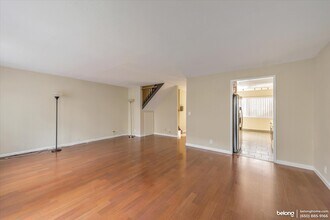 3025 Kaiser Dr in Santa Clara, CA - Foto de edificio - Building Photo