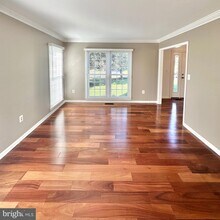 12102 Snow Shoe Ct in Herndon, VA - Building Photo - Building Photo