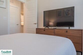 15950 Chase Hill Blvd, Unit 8302 in San Antonio, TX - Foto de edificio - Building Photo