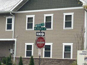 32 Virgil St-Unit -2nd FL in Binghamton, NY - Foto de edificio - Building Photo