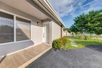 3210 NW 72nd Way in Hollywood, FL - Building Photo - Building Photo