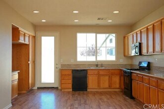 36742 37th St E in Palmdale, CA - Building Photo - Building Photo