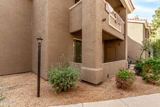 2929 W Yorkshire Dr in Phoenix, AZ - Foto de edificio - Building Photo