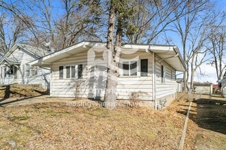 10819 Kingbee Pl in St. Ann, MO - Building Photo - Building Photo