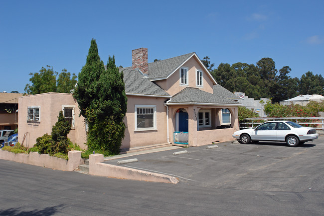 2735 Soquel Ave in Santa Cruz, CA - Building Photo - Building Photo