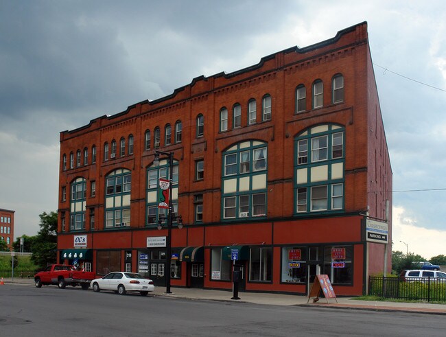 319 N Salina St in Syracuse, NY - Building Photo - Building Photo