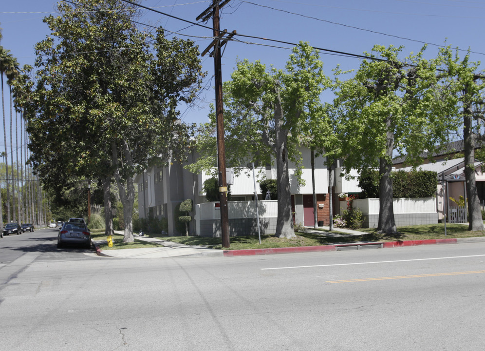 13055 Moorpark St in Studio City, CA - Building Photo