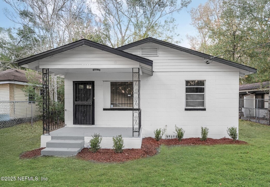 2013 W 6th St in Jacksonville, FL - Building Photo