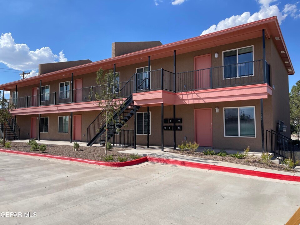 445 Gallagher St in El Paso, TX - Building Photo