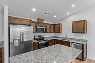 31 Erickson Ave-Unit -Unit A in Shady Cove, OR - Building Photo - Building Photo