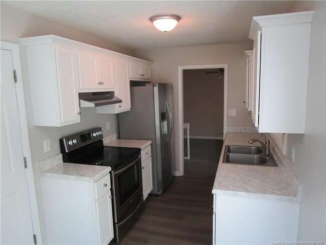 2120 Lothbury Dr in Fayetteville, NC - Building Photo - Building Photo