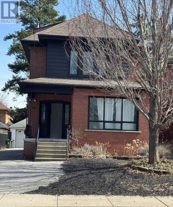 161-161 Rothsay Ave in Hamilton, ON - Building Photo
