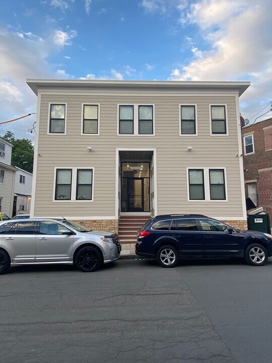 9 6th St in Chelsea, MA - Building Photo