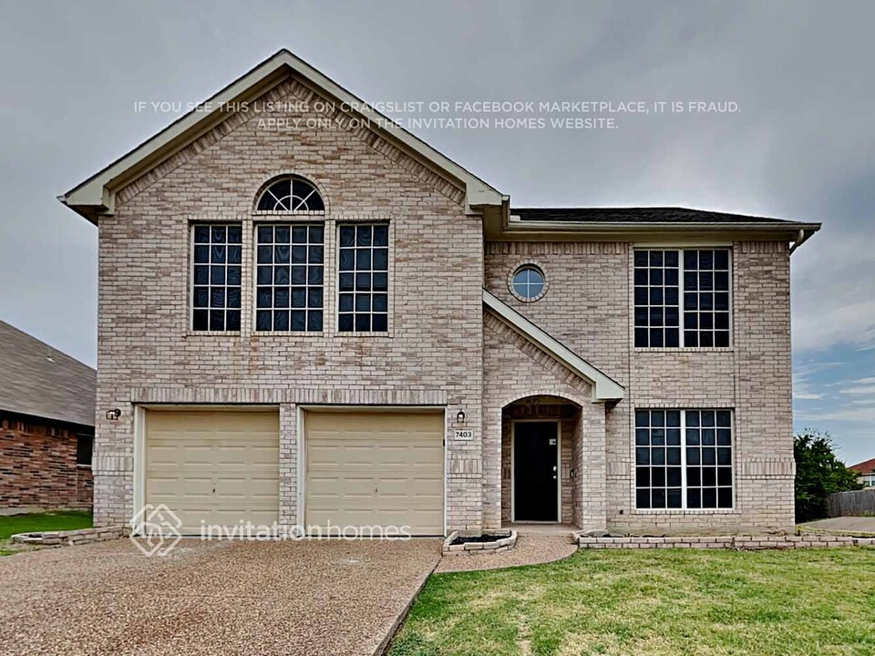 7403 Rochester Ln in Arlington, TX - Building Photo