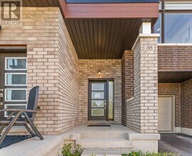 38 Queenpost Dr in Brampton, ON - Building Photo - Building Photo