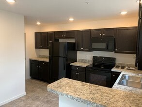 810 Lantern Ct in Red Lion, PA - Building Photo - Building Photo