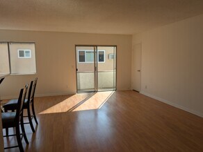 5232 Wilkinson Ave, Unit #3 in Valley Village, CA - Foto de edificio - Building Photo