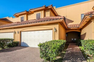 707 St James Dr in Laredo, TX - Building Photo