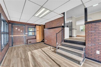 27681 Lakeshore Blvd in Euclid, OH - Foto de edificio - Building Photo