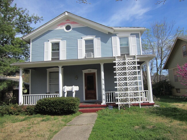 728 Ohio St, Unit 1 in Lawrence, KS - Foto de edificio - Building Photo
