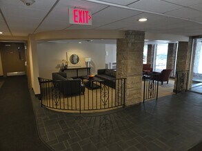 400 Thames Pkwy in Park Ridge, IL - Foto de edificio - Building Photo