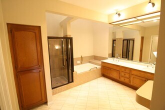 15648 Via Calanova in San Diego, CA - Building Photo - Building Photo