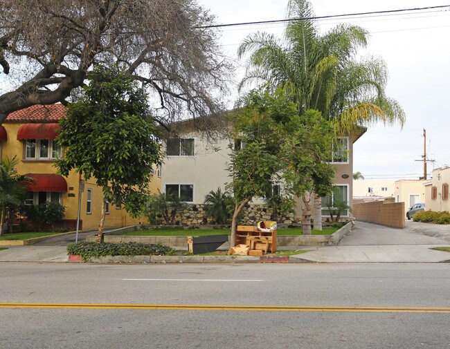 427 S Verdugo Rd in Glendale, CA - Foto de edificio - Building Photo