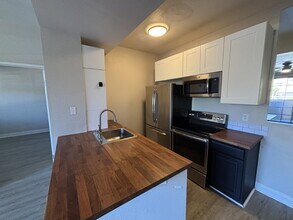 5122 S Jones Blvd in Las Vegas, NV - Building Photo - Building Photo
