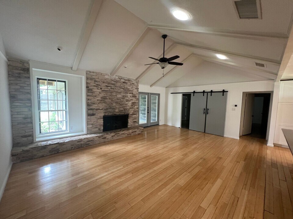 2501 Berwyn Cir in Austin, TX - Building Photo