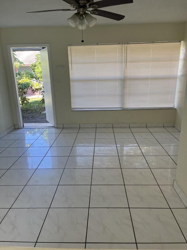 1440 SW 41st Ave in Fort Lauderdale, FL - Foto de edificio - Building Photo