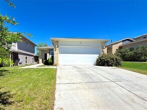 2000 Daleside Ln in Austin, TX - Building Photo - Building Photo