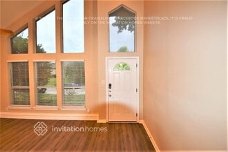 2043 Hearthstone Dr in Carrollton, TX - Foto de edificio - Building Photo