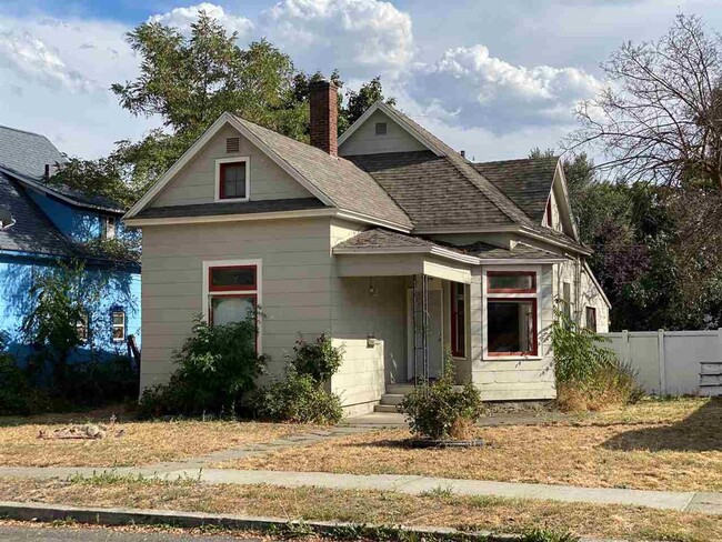 property at 934 E Nora Ave
