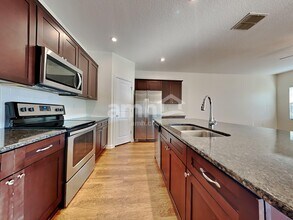 8179 Radican Rd in Jacksonville, FL - Foto de edificio - Building Photo